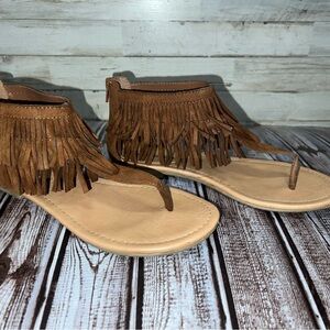 City classified Caesar fringe cuffed thong sandal